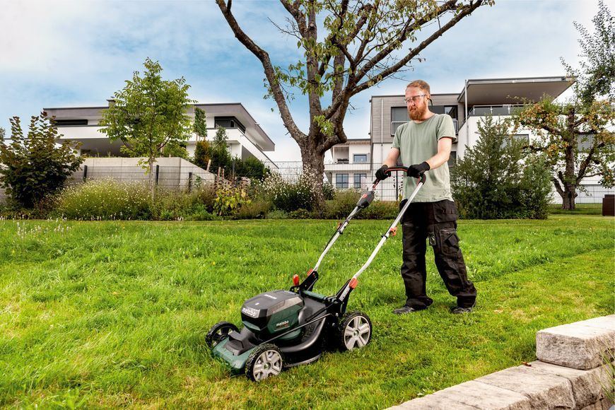 Аккумуляторная газонокосилка Metabo RM 36-18 LTX BL 46 2х5.2 Ач 601606650 фото