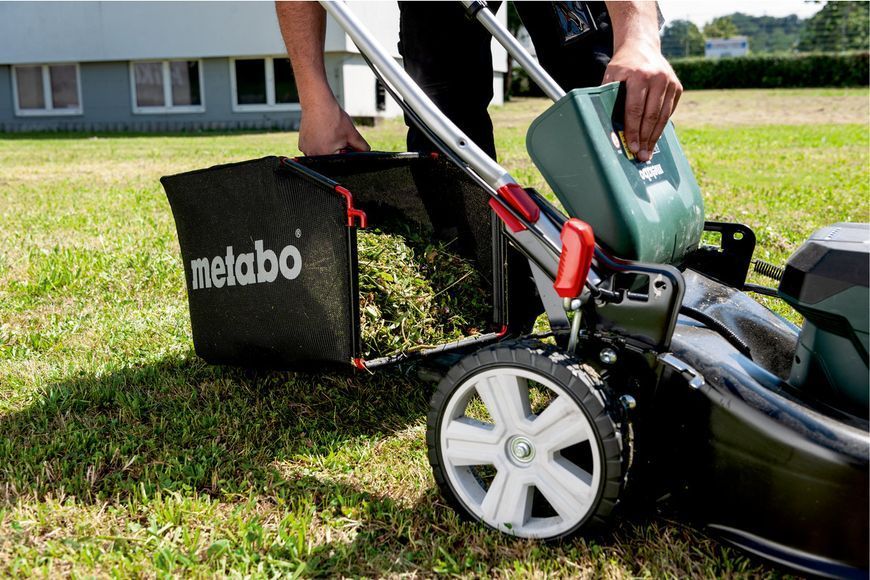 Аккумуляторная газонокосилка Metabo RM 36-18 LTX BL 46 2х5.2 Ач 601606650 фото