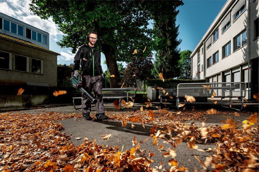 Аккумуляторная садовая воздуходувка Metabo LB 18 LTX BL 2х5.2 Ач 601607650 фото