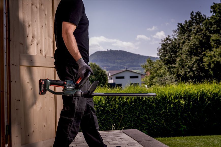 Аккумуляторный кусторез Metabo HS 18 LTX 55 2х2.0 Ач 601718500 фото