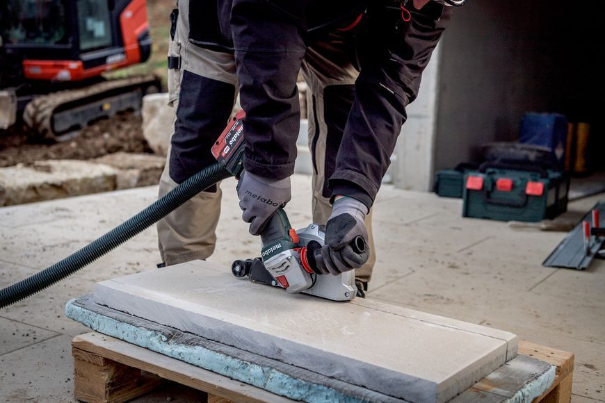 Аккумуляторная болгарка Metabo WVB 18 LT BL 11-125 Quick каркас в кейсе 613057840 фото