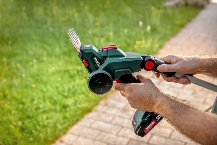 Аккумуляторные ножницы для кустов и травы Metabo SGS 18 LTX Q 1х2.0 Ач UA601609850 фото