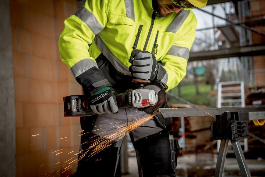 Аккумуляторная болгарка Metabo WVB 18 LT BL 11-125 Quick 2х5.5 Ач 613057660 фото