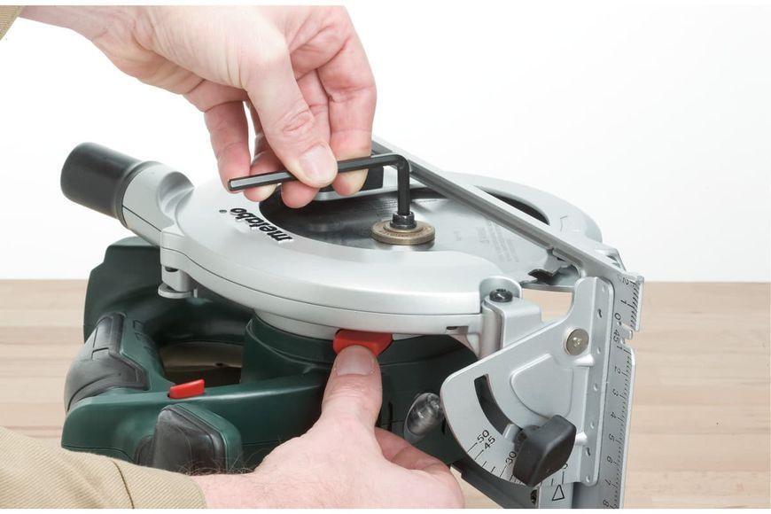 Аккумуляторная ручная дисковая пила Metabo KSA 18 LTX Каркас + MetaLoc 602268840 фото