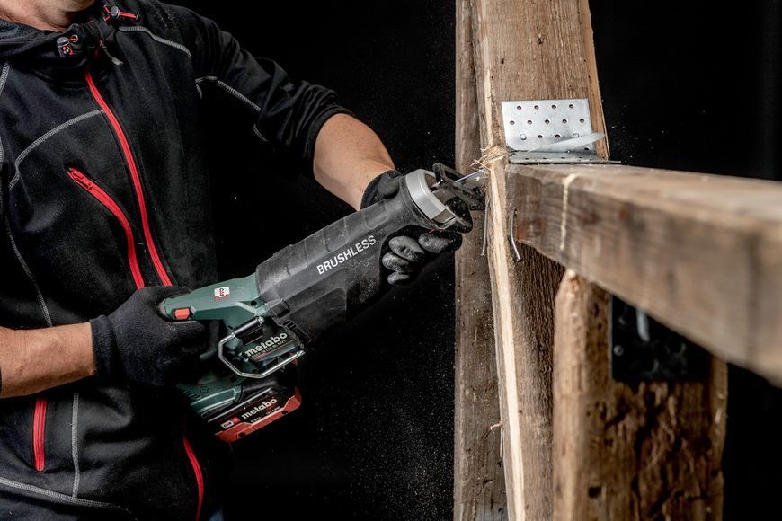 Аккумуляторная сабельная пила Metabo SSEP 18 LTX BL MVT 2х8.0 Ач 602258810 фото