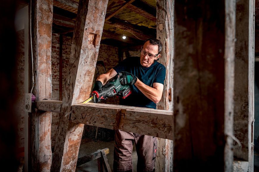 Аккумуляторная сабельная пила Metabo SSEP 18 LT BL каркас в кейсе 601617840 фото