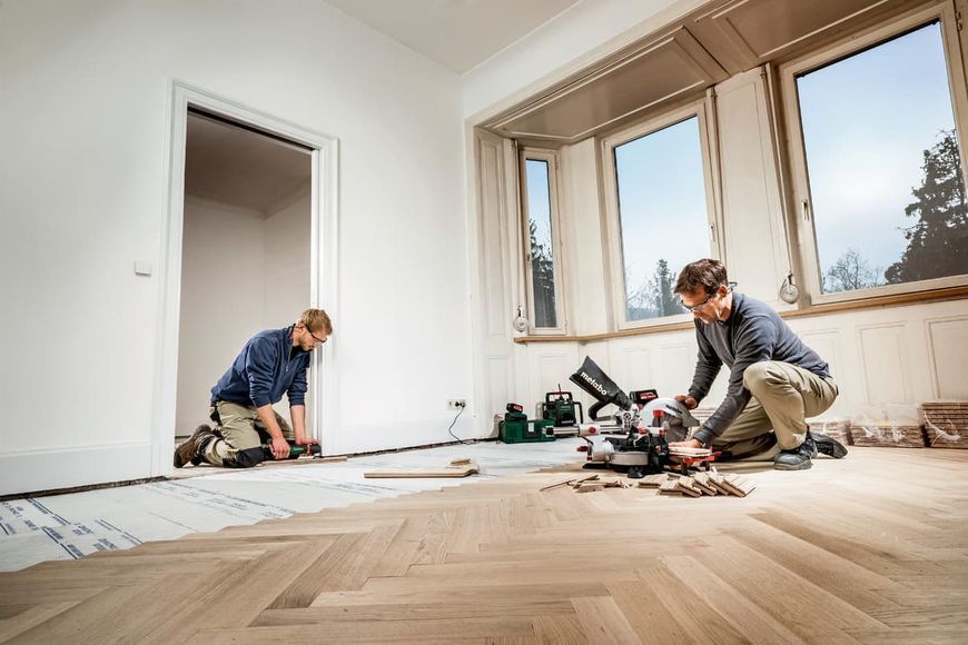 Акумуляторна торцювальна пила Metabo KGS 18 LTX 2х5.5 Аг 619001660 фото
