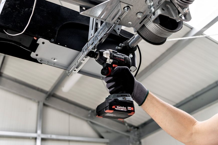 Аккумуляторный ударный гайковерт Metabo SSW 18 LT 300 BL каркас в кейсе 602398840 фото