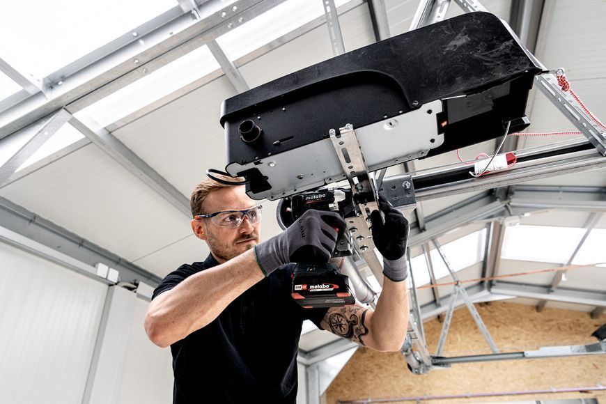 Аккумуляторный ударный гайковерт Metabo SSW 18 LT 300 BL каркас в кейсе 602398840 фото
