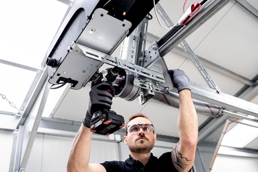 Аккумуляторный ударный гайковерт Metabo SSW 18 LT 300 BL каркас в кейсе 602398840 фото