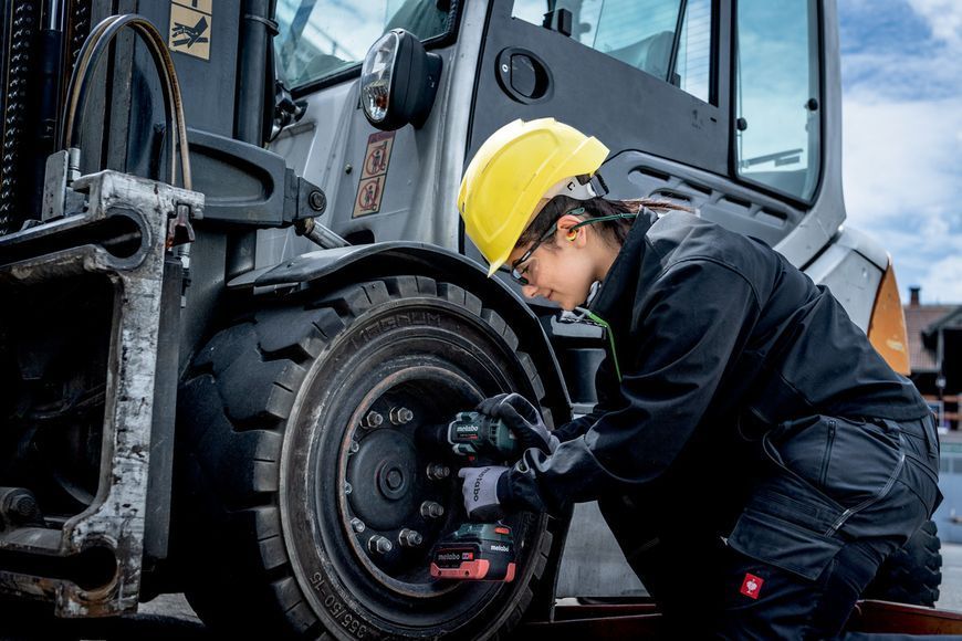 Аккумуляторный ударный гайковерт Metabo SSW 18 LTX 800 BL каркас в кейсе 602403840 фото