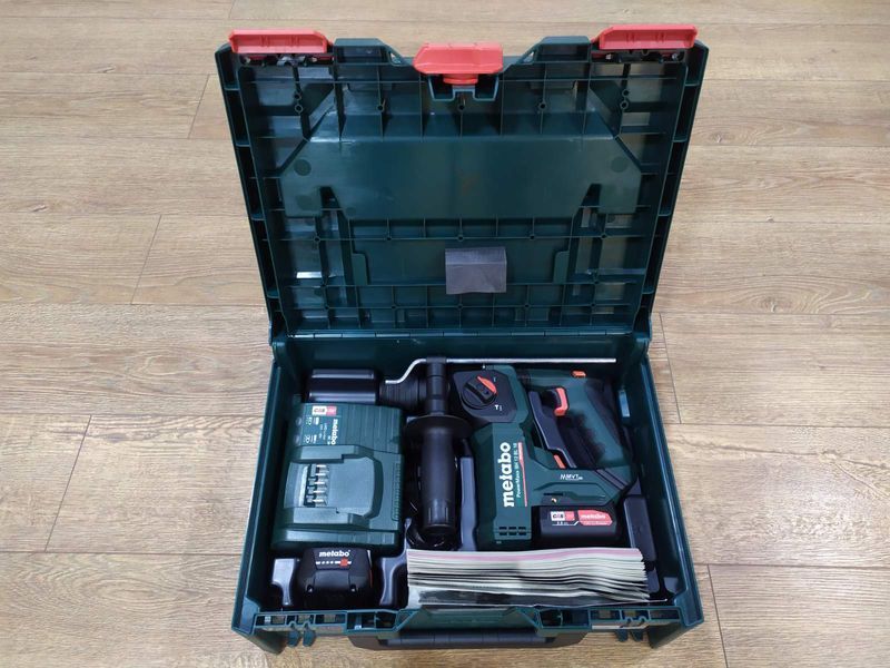 Аккумуляторный перфоратор Metabo PowerMaxx BH 12 BL 16 2х2.0 Ач 600207500 фото