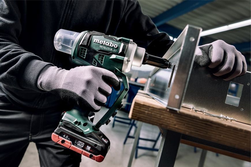 Акумуляторний заклепувальний пістолет Metabo NP 18 LTX BL 5.0 2х4.0 Аг 619002800 фото