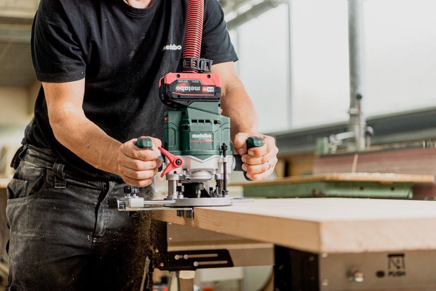 Аккумуляторный фрезер Metabo OFV 18 LTX BL 12 2х5.5 Ач 601743660 фото