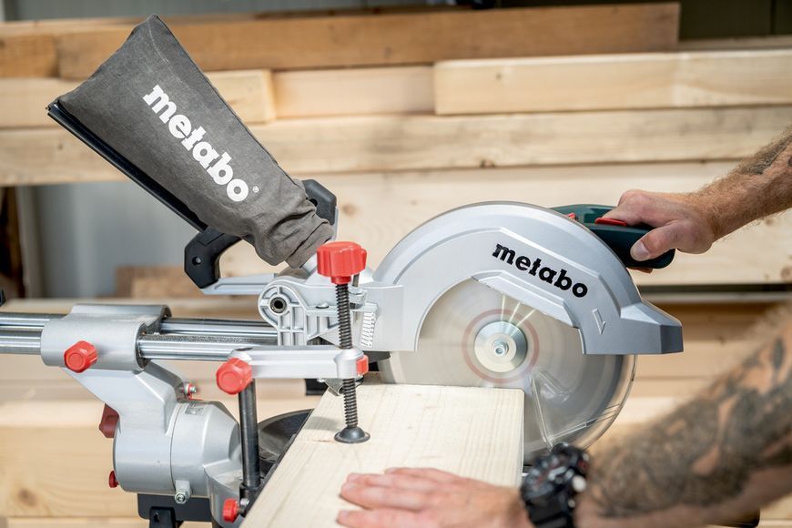 Торцювальна пила з протяжкою Metabo KGS 254 M Set 690828000 фото