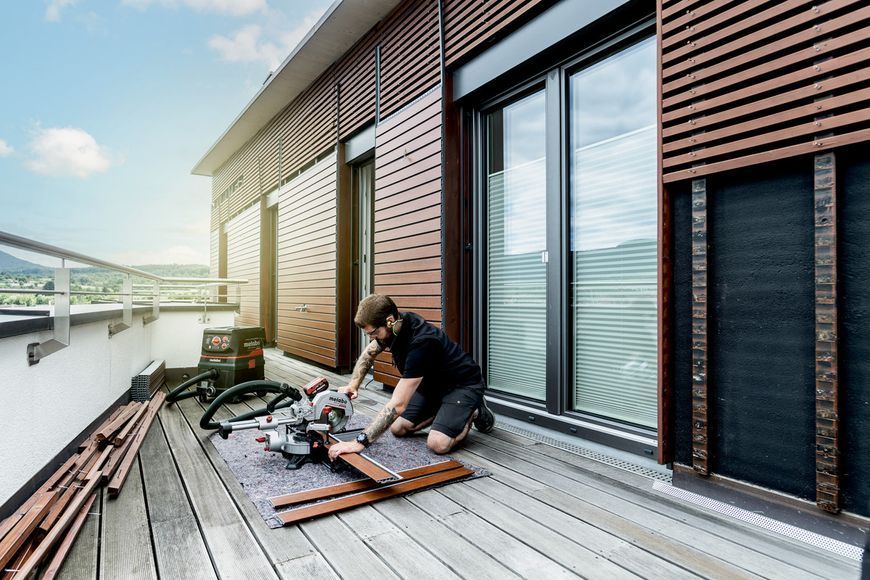Акумуляторна торцювальна пила з протяжкою Metabo KGS 18 LTX BL 216 каркас 614216850 фото