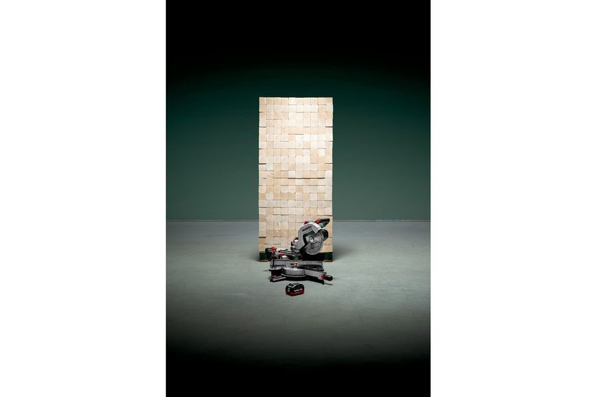 Акумуляторна торцювальна пила з протяжкою Metabo KGS 18 LTX BL 254 2х5.2 Аг 614254650 фото