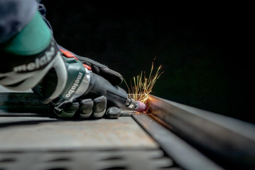 Аккумуляторная прямошлифовальная машина Metabo GVB 18 LTX BL 11-28 каркас в кейсе 600826840 фото