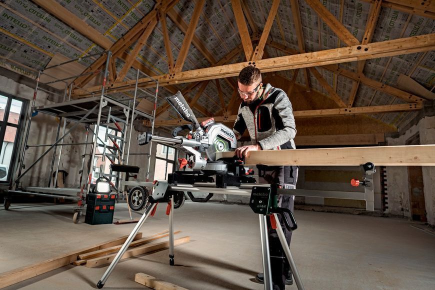 Акумуляторна торцювальна пила з протяжкою Metabo KGS 18 LTX BL 305 каркас 614305850 фото