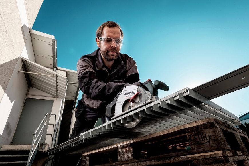 Акумуляторна ручна дискова пила по металу Metabo MKS 18 LTX BL 58 каркас 600773840 фото