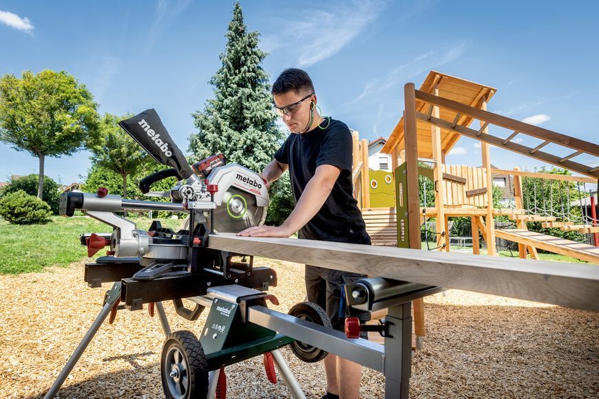 Акумуляторна торцювальна пила з протяжкою Metabo KGS 18 LTX BL 305 2х8.0 Аг 614305810 фото