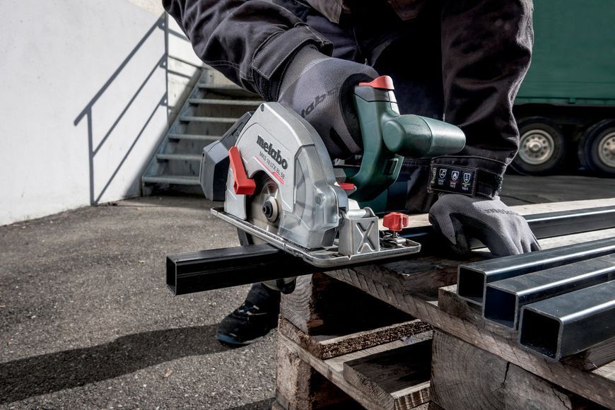 Акумуляторна ручна дискова пила по металу Metabo MKS 18 LTX BL 58 каркас 600773840 фото